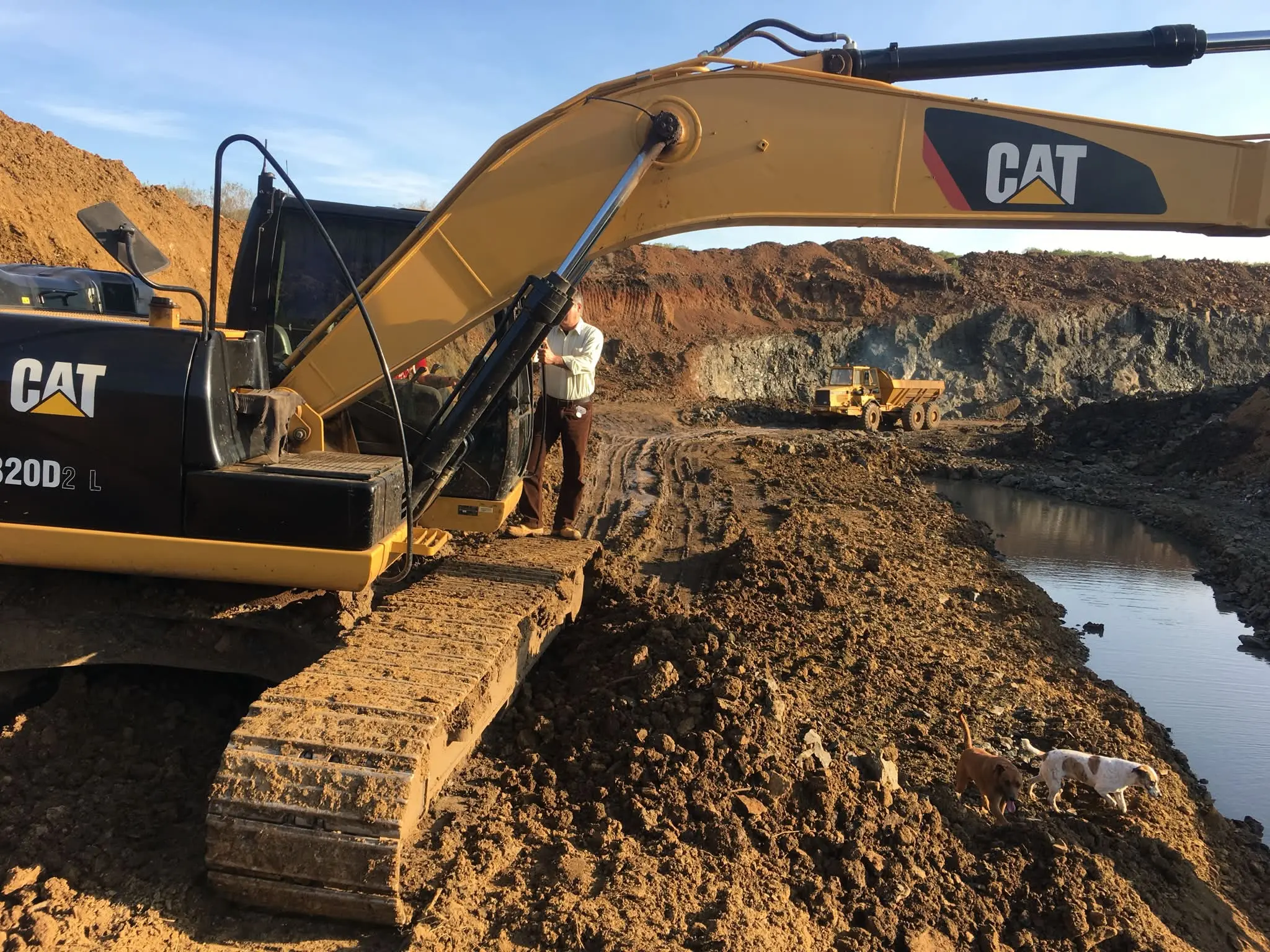 CAT 320D at golden hour, Artigas